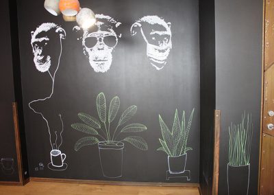 jääkuum drawing on a blackboard wall