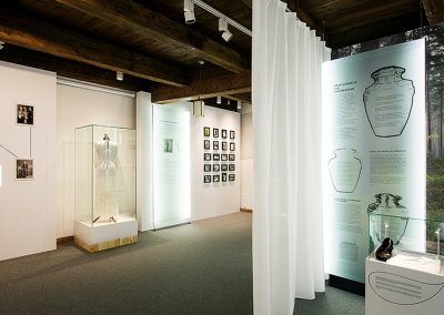 Death exhibition interior2